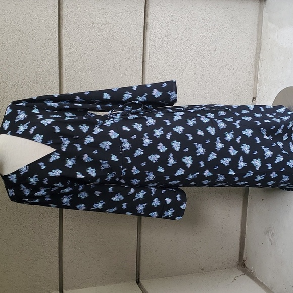 H&M- PLUS SIZE WRAP DRESS - Picture 1 of 4